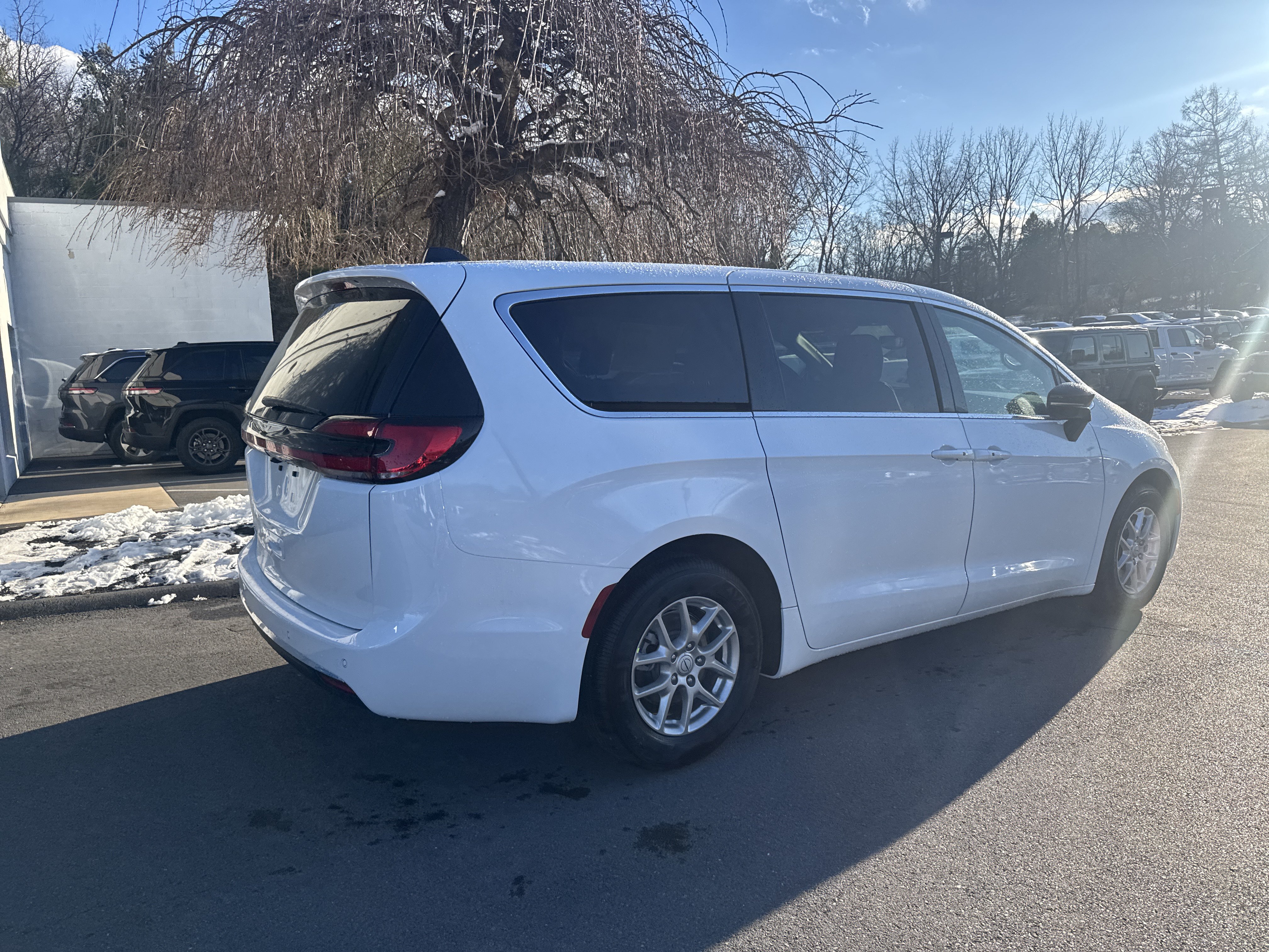 New 2026 Chrysler Pacifica Select FWD image 3