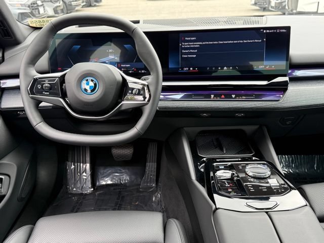 Used 2025 BMW i5 xDrive40 w/ Executive Package AWD/4WD image 31