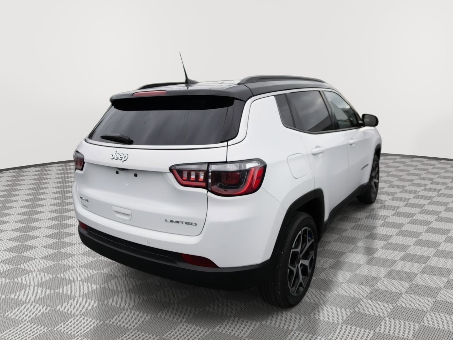 Used 2025 Jeep Compass Limited AWD/4WD image 5