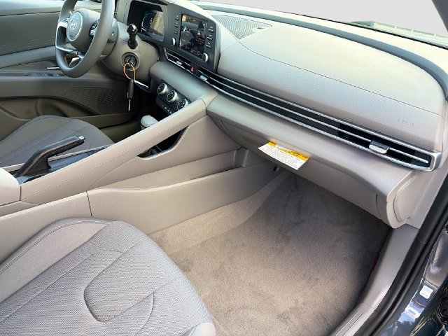 Certified 2026 Hyundai Elantra SE FWD image 30