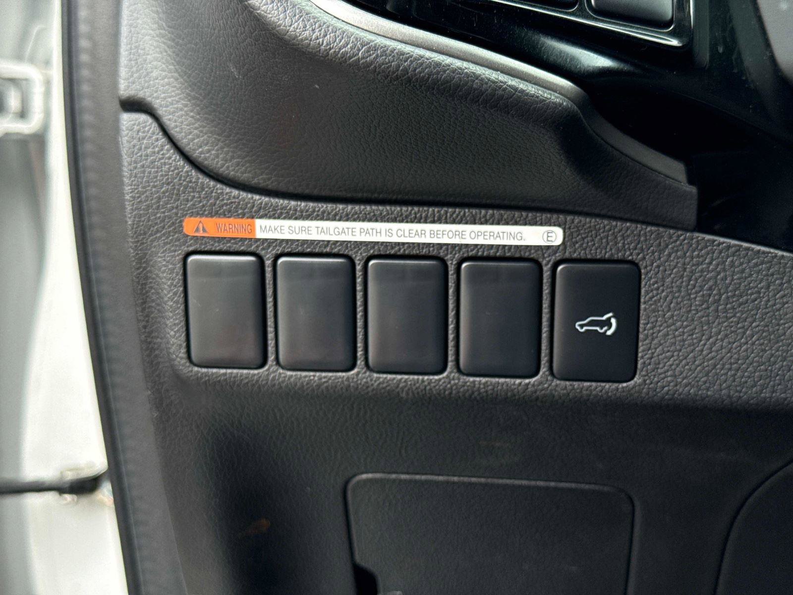 Used 2016 Mitsubishi Outlander SEL FWD image 30