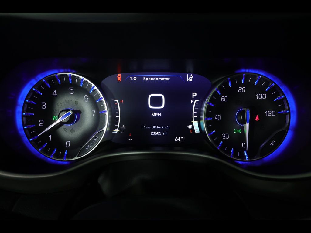 Used 2025 Chrysler Pacifica Select image 24