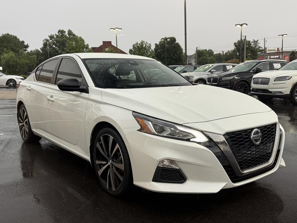 Used 2022 Nissan Altima 2.5 SR FWD image 2