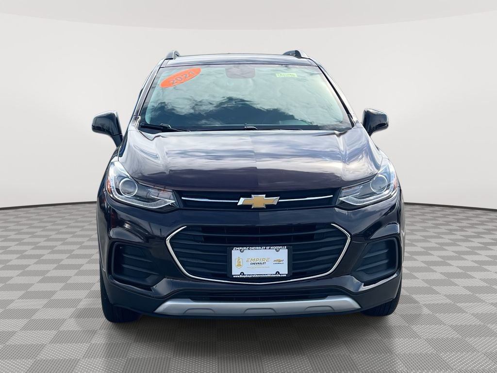 Used 2021 Chevrolet Trax LT w/ LT Convenience Package AWD/4WD image 2