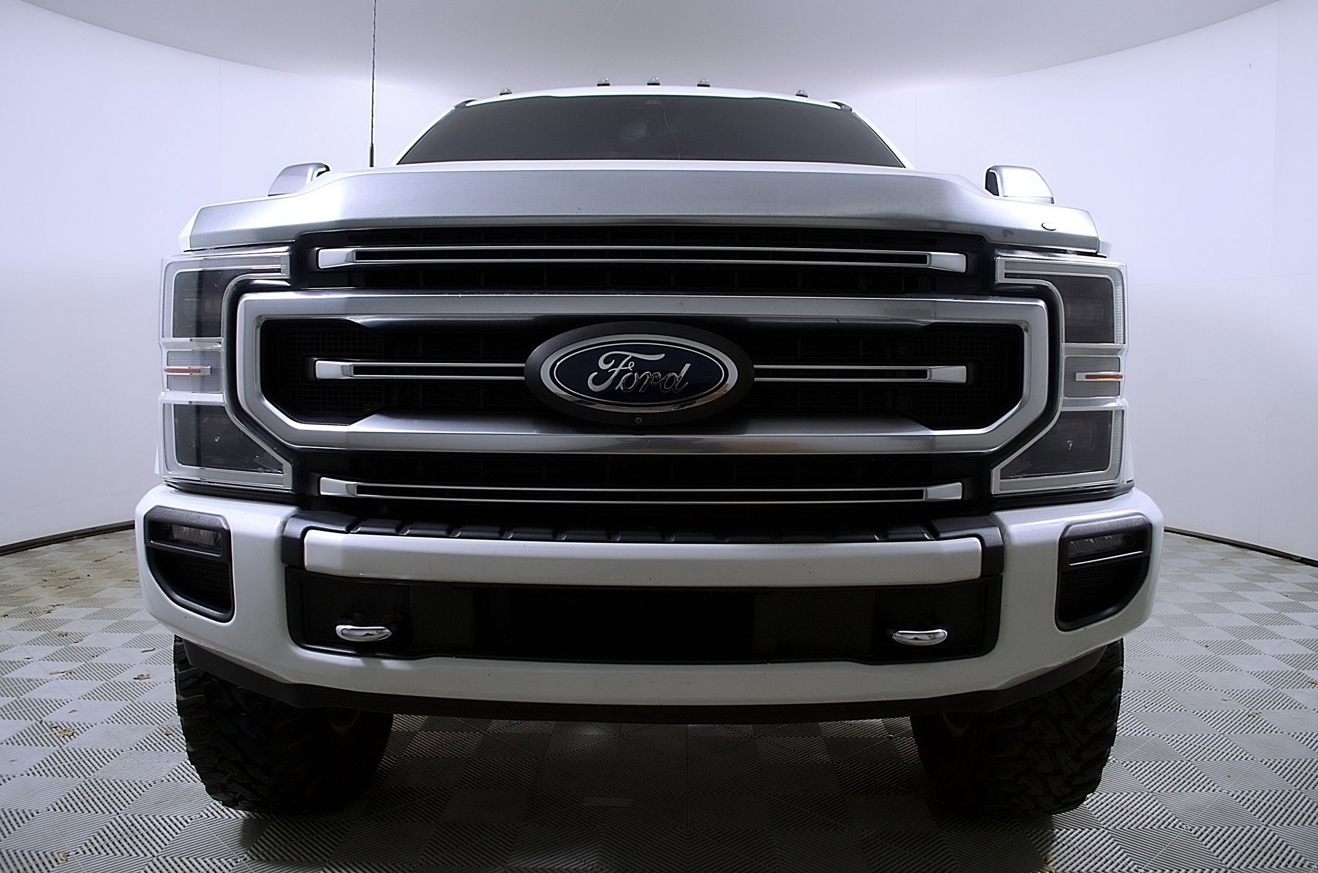 Used 2022 Ford F250 Platinum w/ FX4 Off-Road Package AWD/4WD image 5