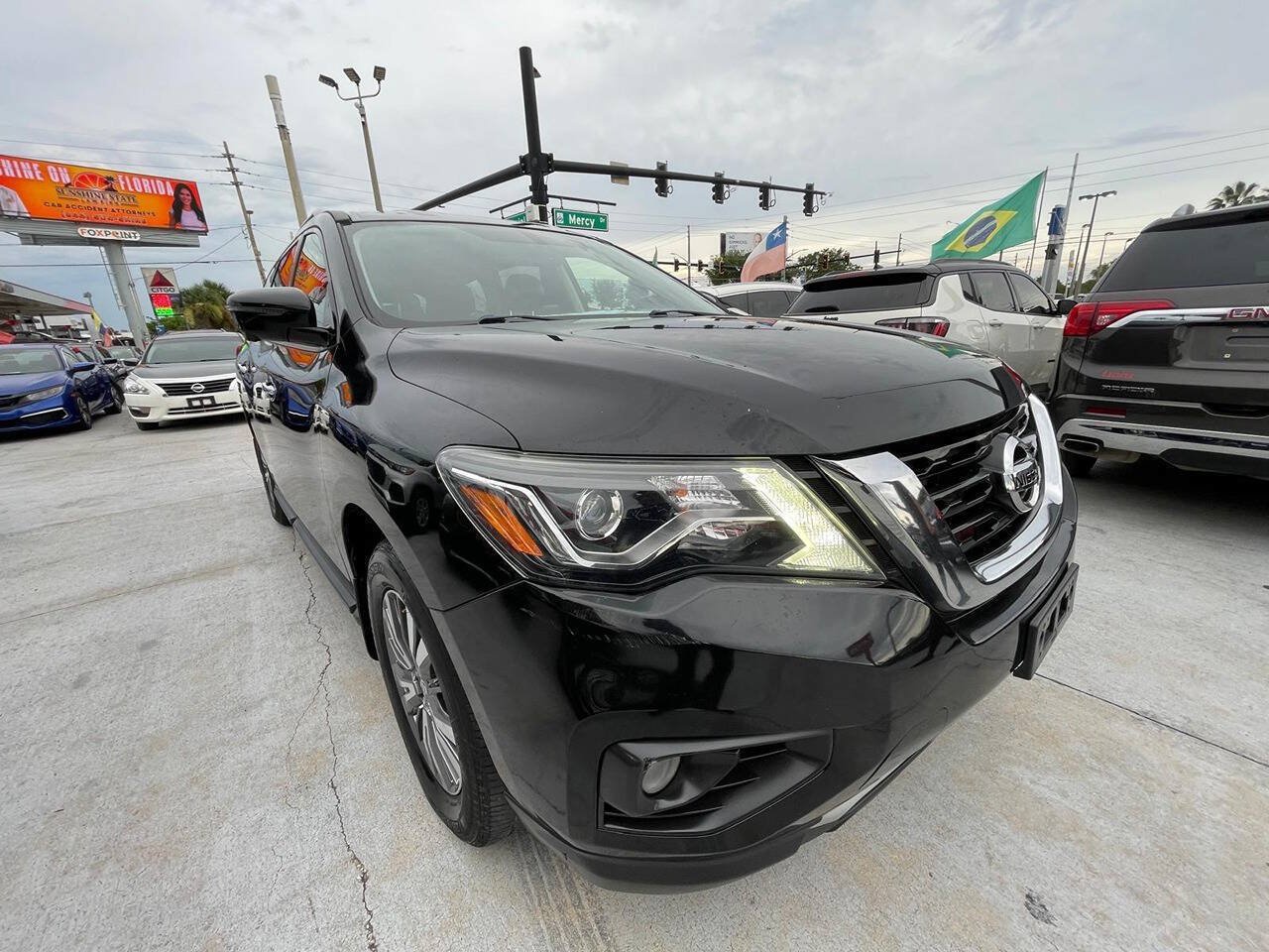 Used 2019 Nissan Pathfinder SL AWD/4WD image 2