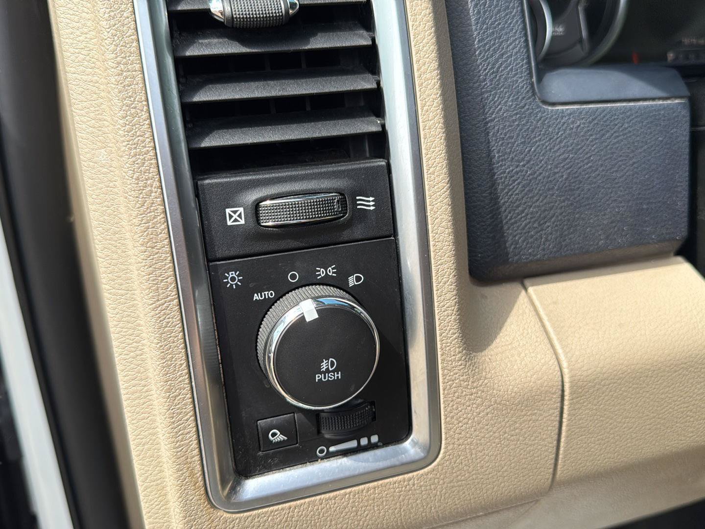 Used 2018 RAM 2500 Limited AWD/4WD image 13