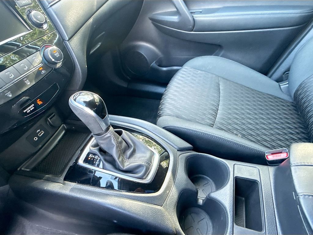 Used 2020 Nissan Rogue S image 18