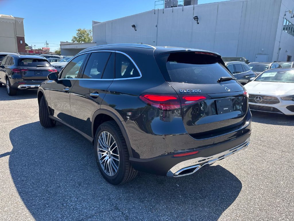 Used 2026 Mercedes-Benz GLC 300 4MATIC image 4