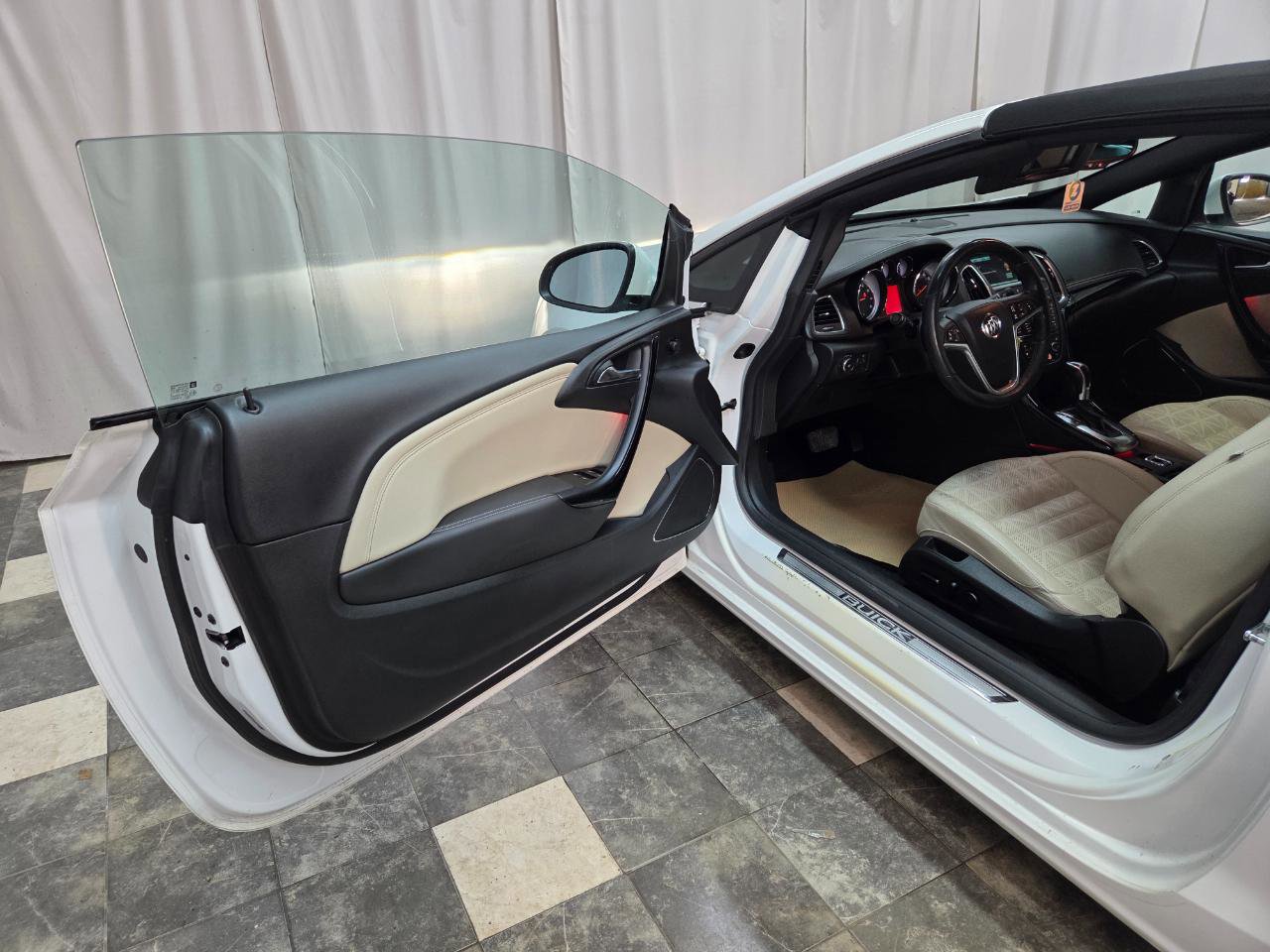 Used 2018 Buick Cascada Premium image 11