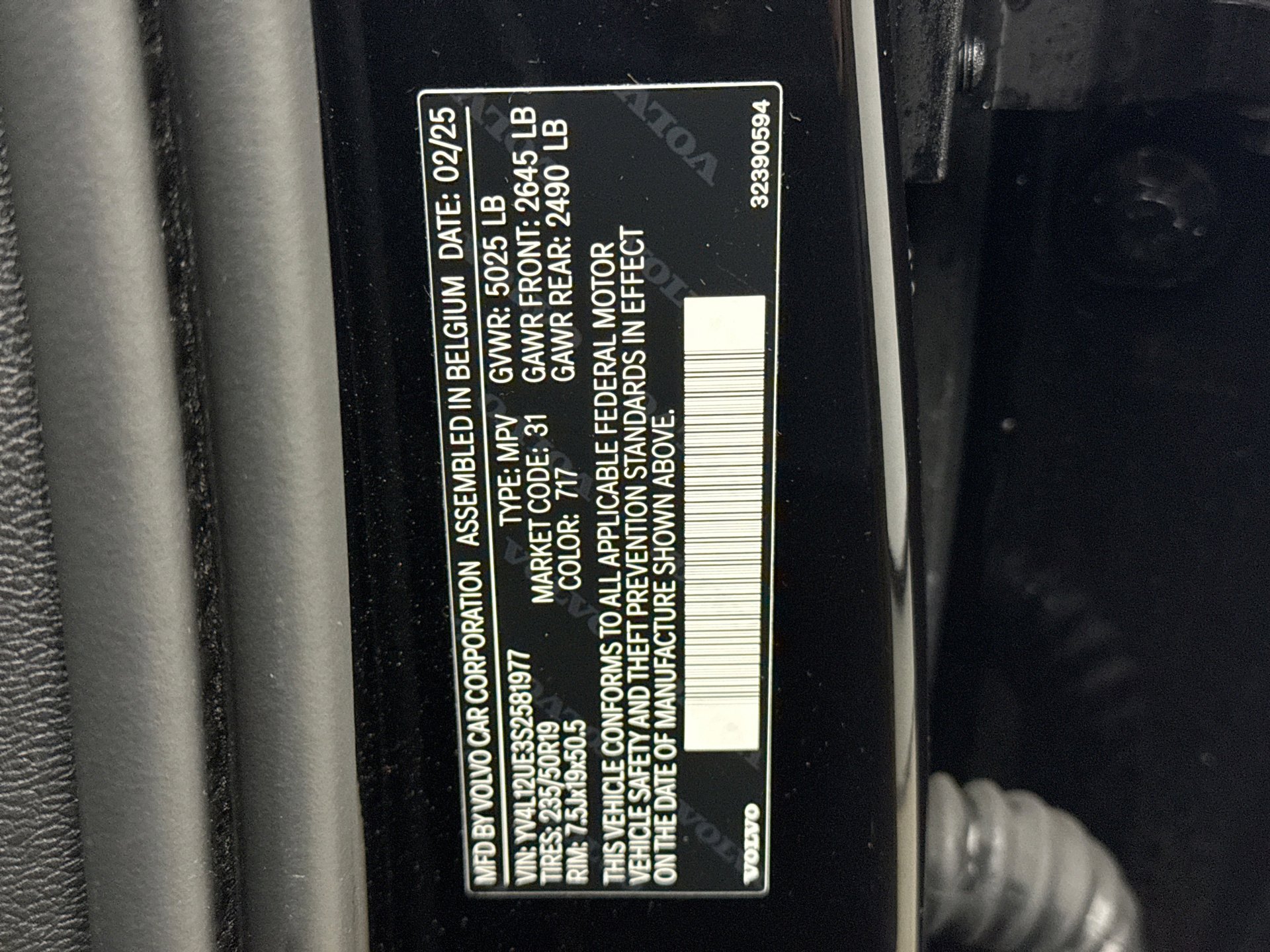 Used 2025 Volvo XC40 B5 Plus image 21