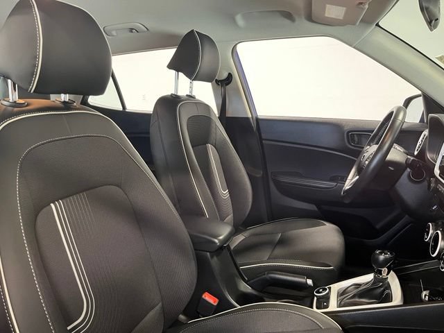 Used 2025 Hyundai Venue Limited FWD image 10
