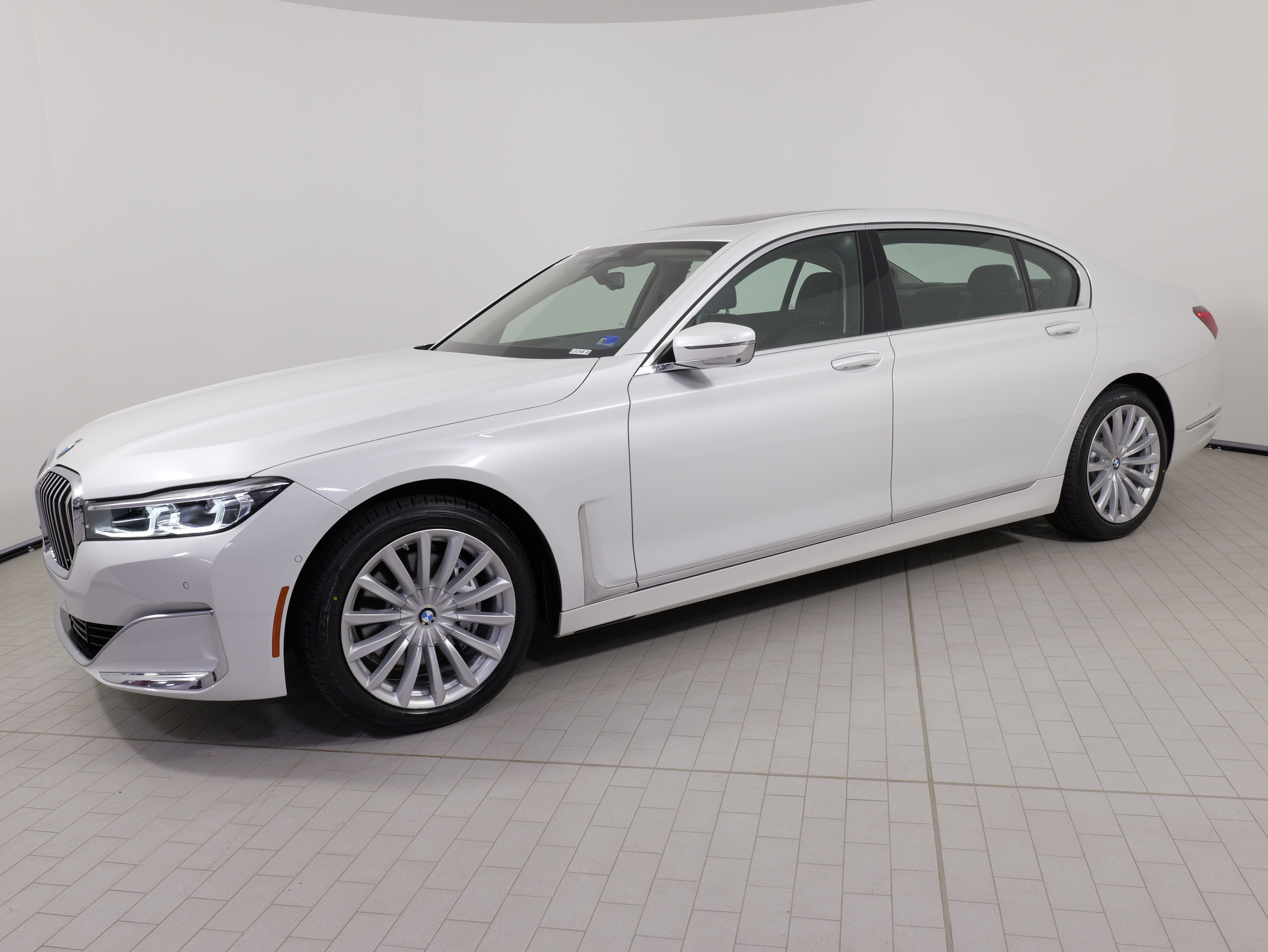 Used 2022 BMW 740i xDrive image 1