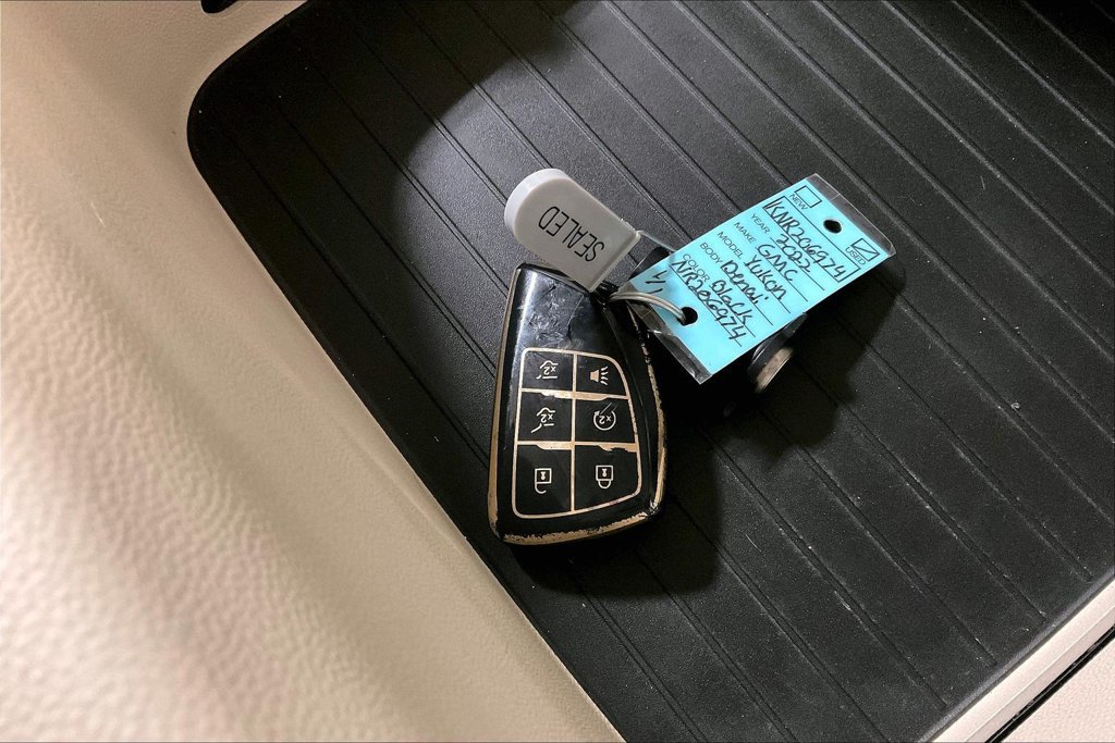 Used 2022 GMC Yukon Denali RWD image 12