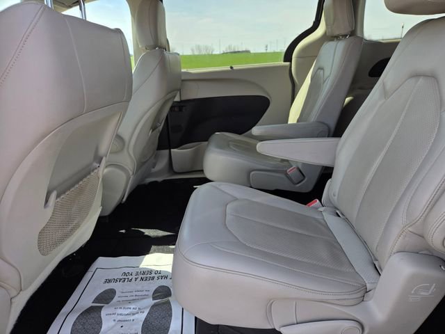 Used 2018 Chrysler Pacifica Touring-L FWD image 48