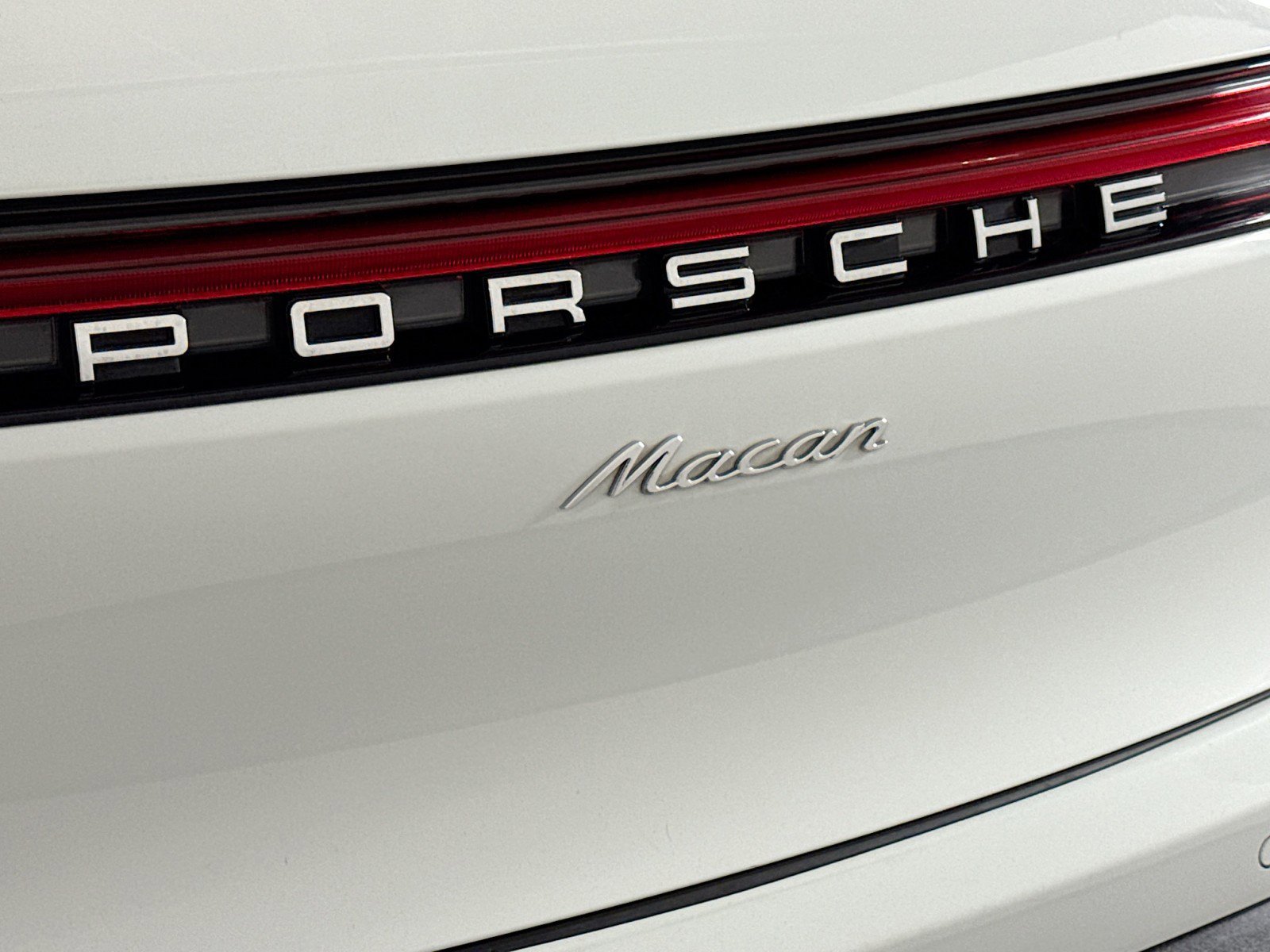 Certified 2022 Porsche Macan image 26