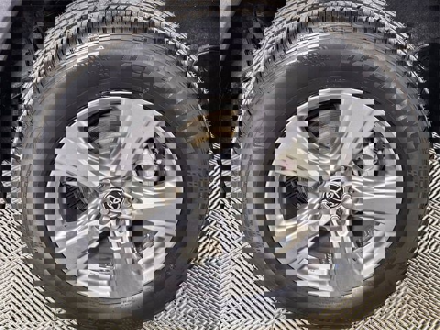 Used 2022 Toyota RAV4 XLE image 34