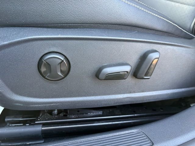 Used 2025 Volkswagen Jetta SE image 30