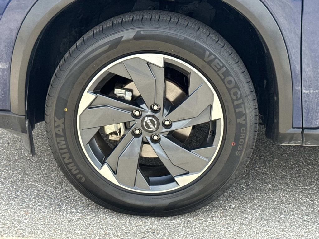 Used 2024 Nissan Rogue SV FWD image 11