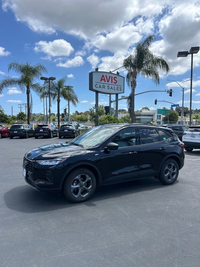Used 2025 Ford Escape ST-Line AWD/4WD image 1