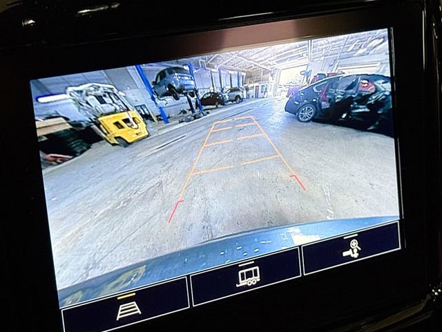 Used 2023 Chevrolet Traverse LT AWD/4WD image 15
