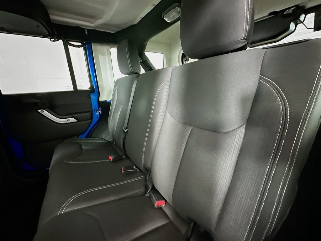 Used 2016 Jeep Wrangler Unlimited Rubicon w/ Connectivity Group image 22