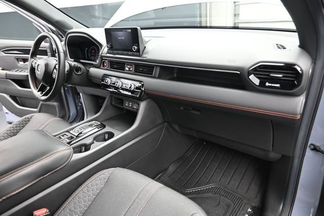 Used 2025 Honda Pilot Sport image 25