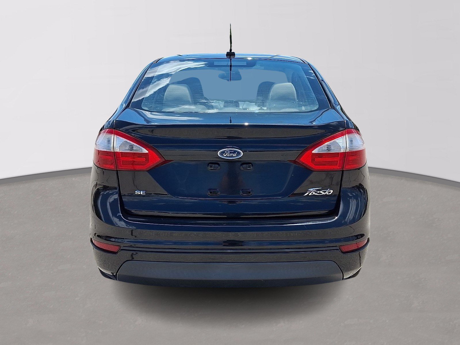 Used 2015 Ford Fiesta SE FWD image 5