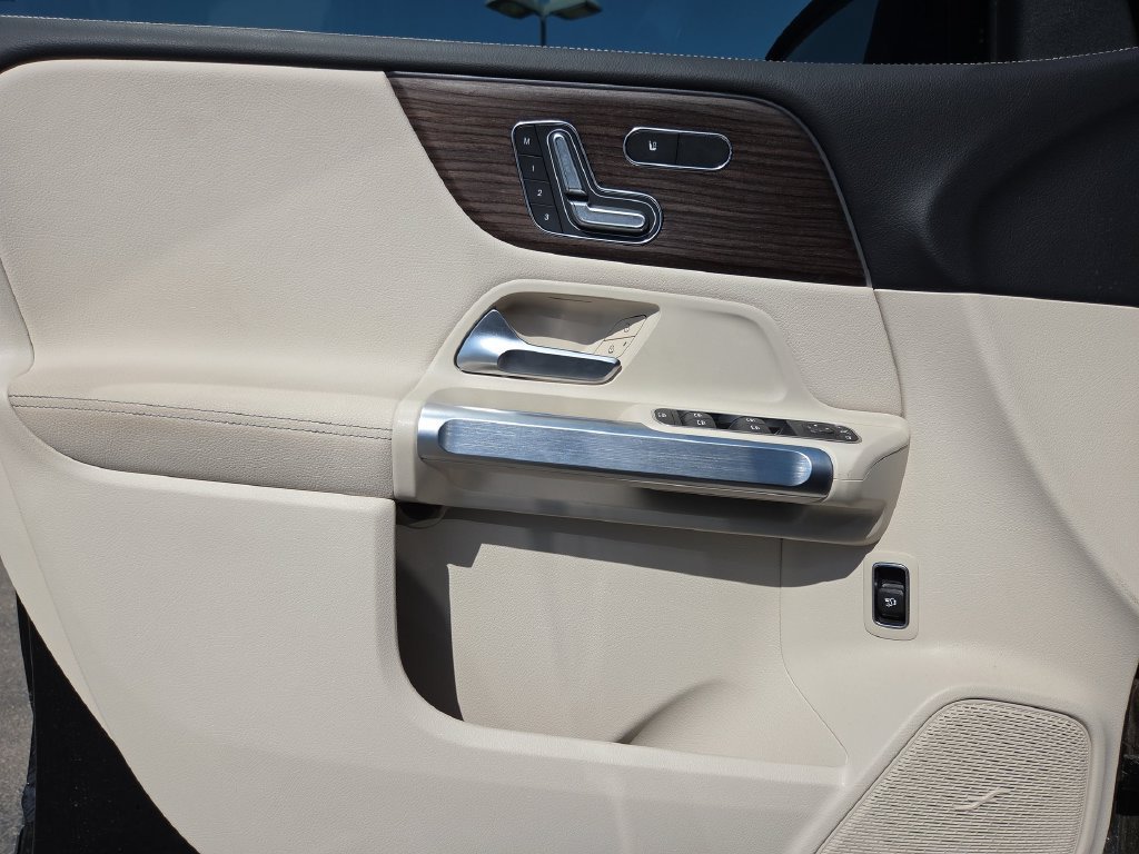 New 2026 Mercedes-Benz GLB 250 image 14