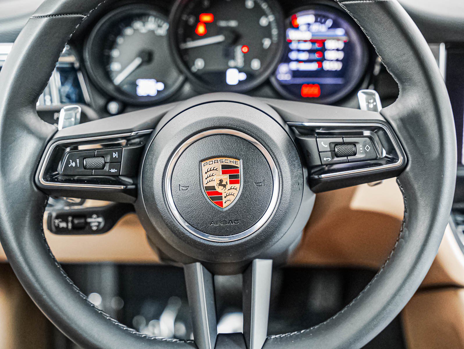 Certified 2026 Porsche Macan AWD/4WD image 17