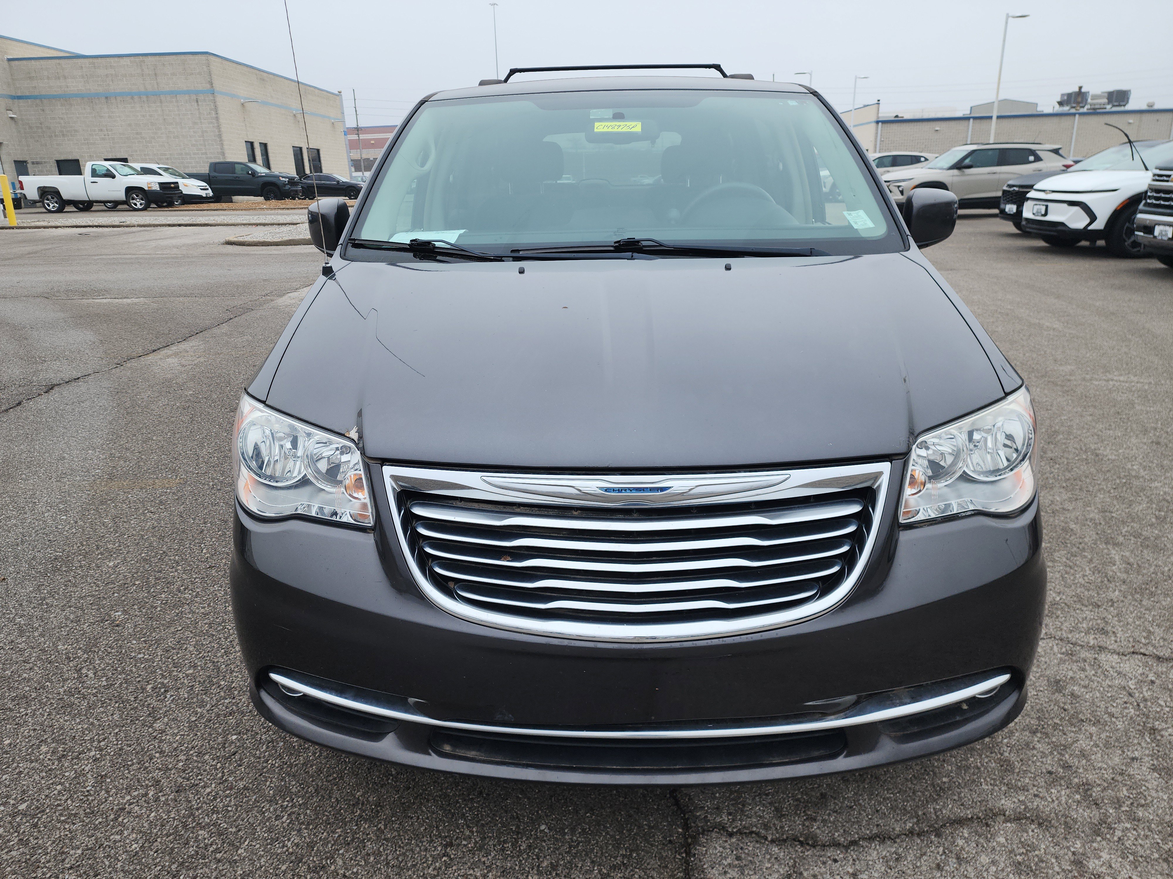 Used 2016 Chrysler Town & Country Touring image 8