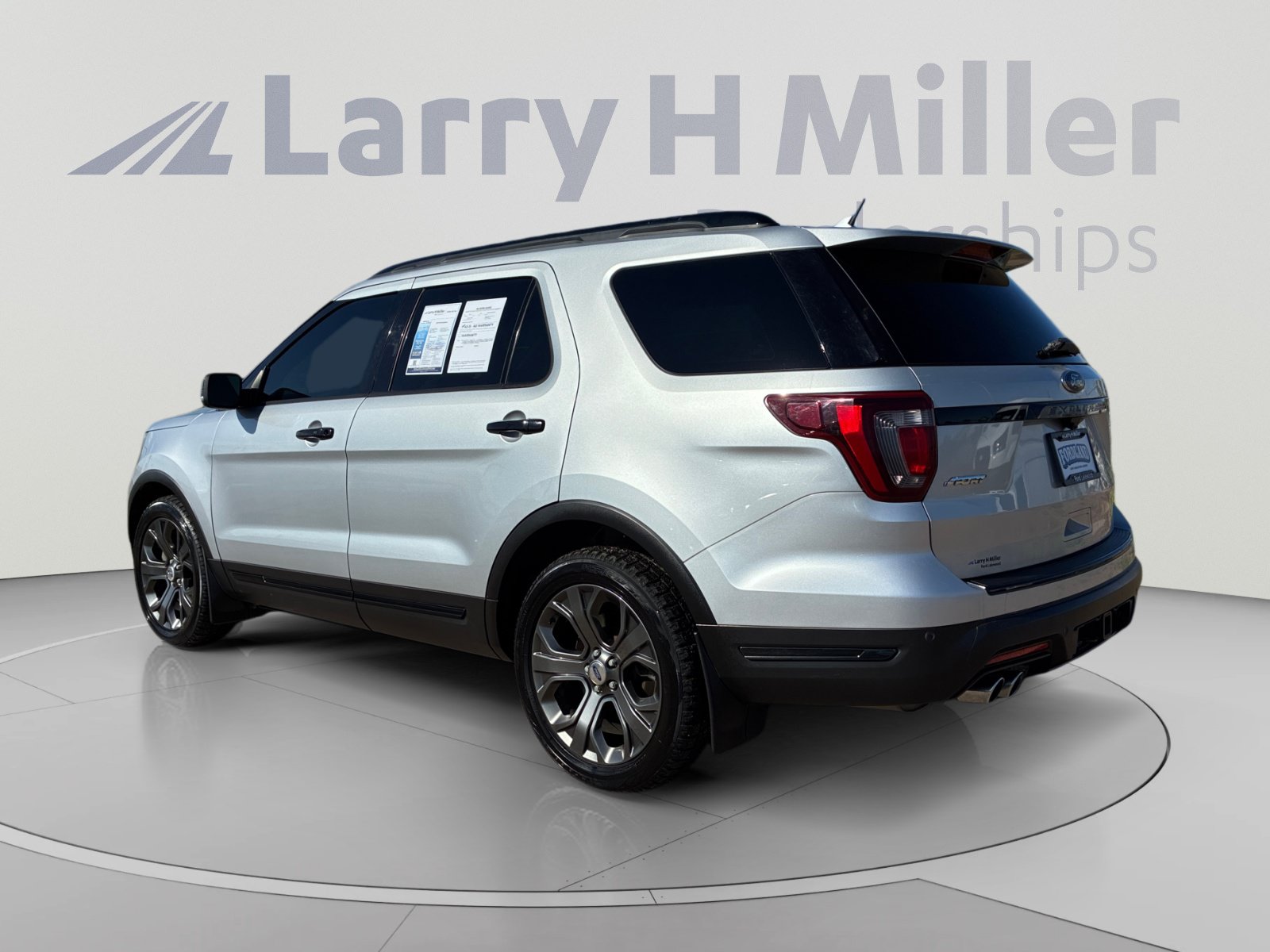 Used 2018 Ford Explorer Sport w/ Equipment Group 401A AWD/4WD image 3