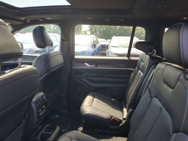 New 2026 Jeep Grand Cherokee L Limited w/ Limited Altitude Package AWD/4WD image 10