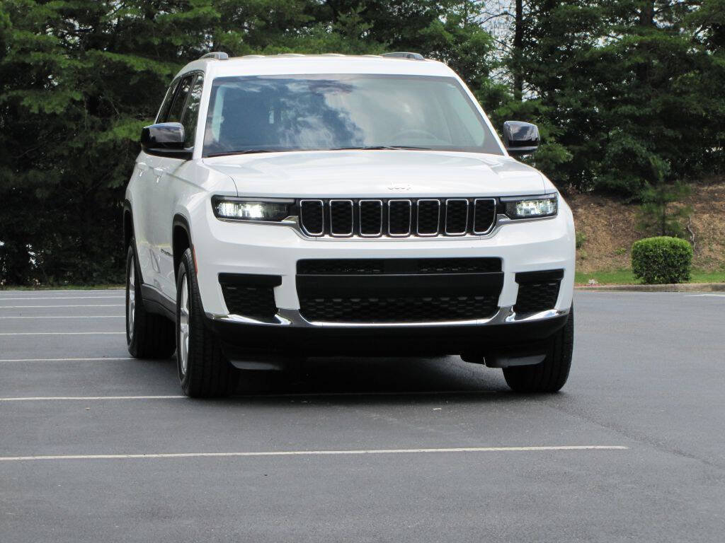 Used 2023 Jeep Grand Cherokee L Laredo RWD image 9