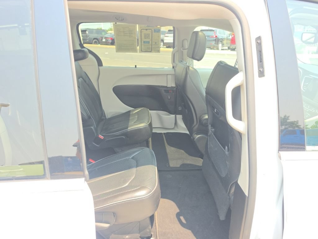 Used 2020 Chrysler Pacifica Limited FWD image 31