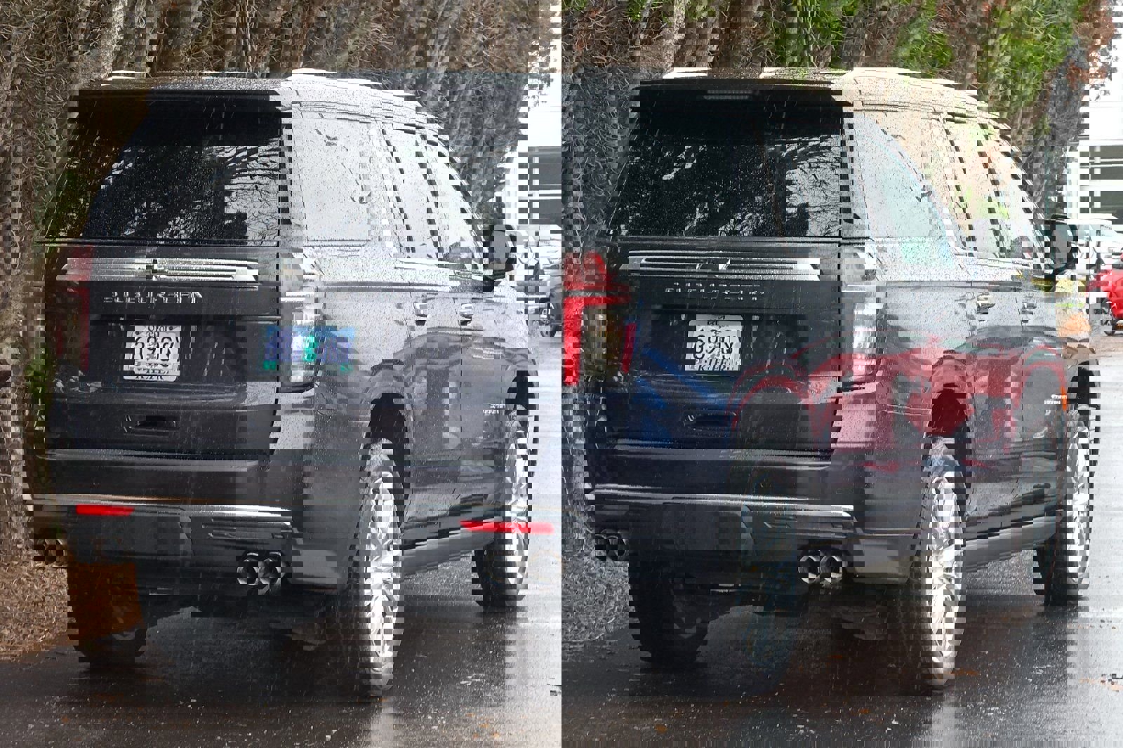 Used 2022 Chevrolet Suburban High Country w/ Premium Package AWD/4WD image 4