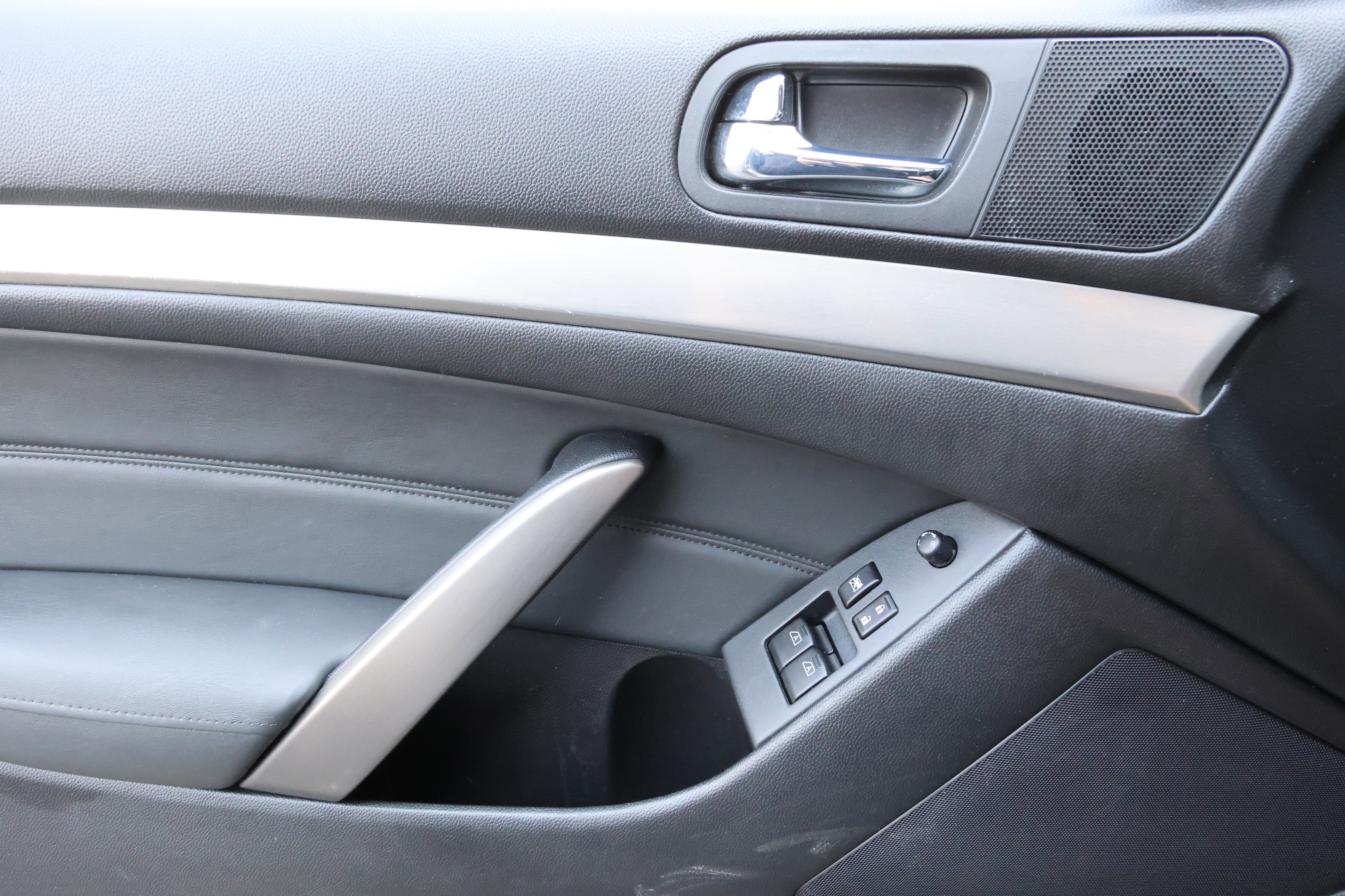 Used 2011 INFINITI G37 Coupe image 12