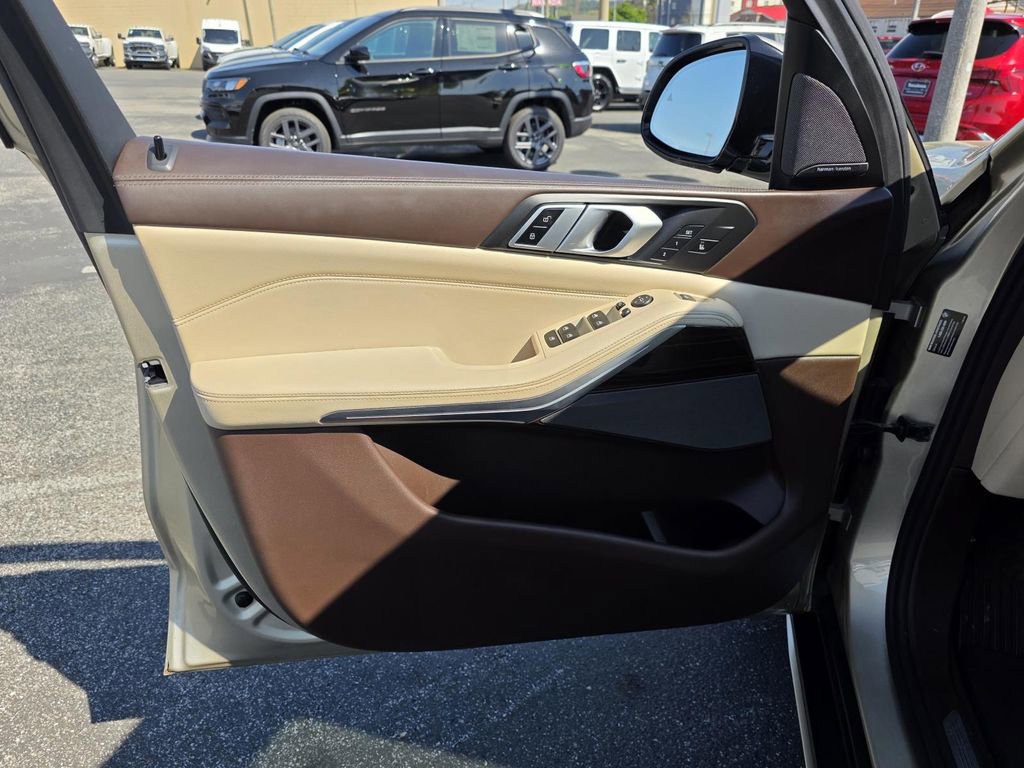 Used 2019 BMW X5 xDrive40i w/ Executive Package image 12