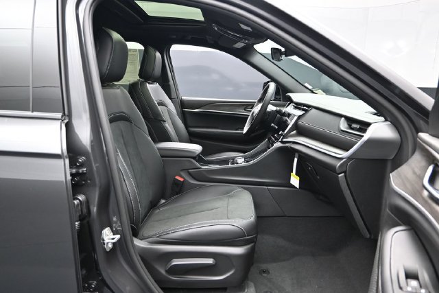 New 2026 Jeep Grand Cherokee Altitude AWD/4WD image 23