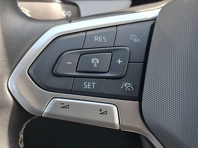 Used 2025 Volkswagen Taos SE FWD image 20