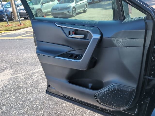 Used 2020 Toyota RAV4 XLE image 21