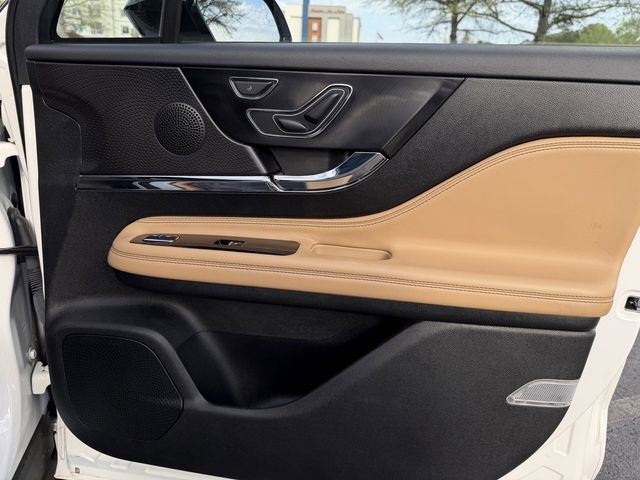 Used 2023 Lincoln Corsair Reserve w/ Jet Appearance Package image 34