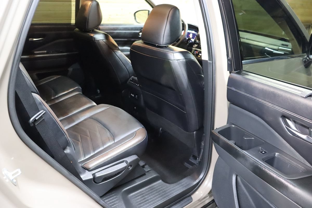 Used 2024 Nissan Pathfinder Platinum w/ Cargo Package AWD/4WD image 64
