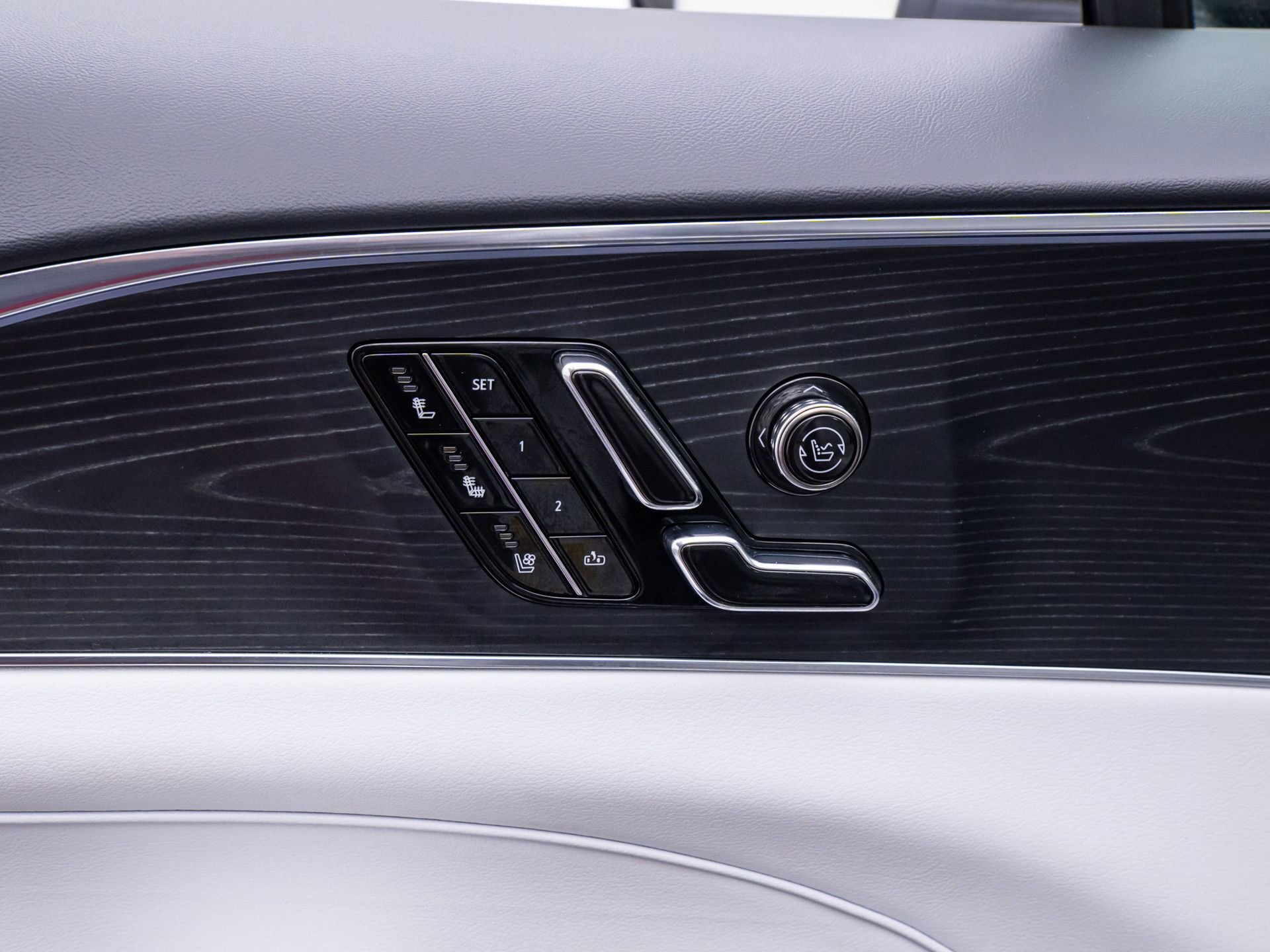 Used 2024 Cadillac Lyriq Sport image 16