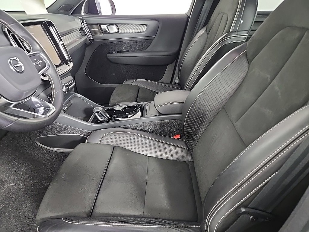 Used 2021 Volvo XC40 P8 Recharge w/ Advanced Package image 18