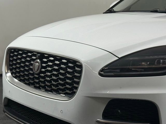 Used 2021 Jaguar E-PACE SE image 9