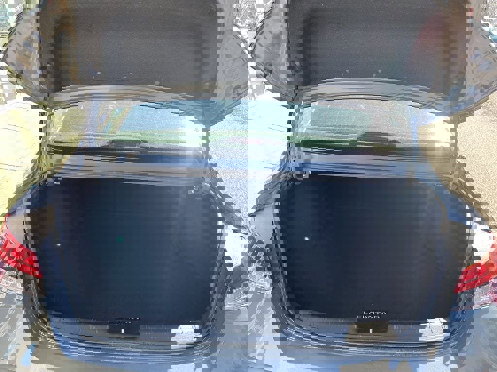 Used 2025 Hyundai Elantra Limited image 14