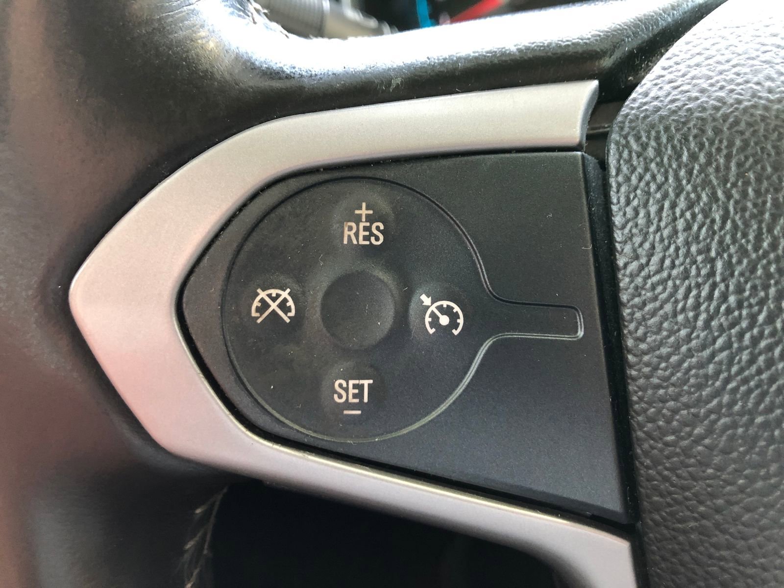 Used 2020 Chevrolet Colorado LT RWD image 32