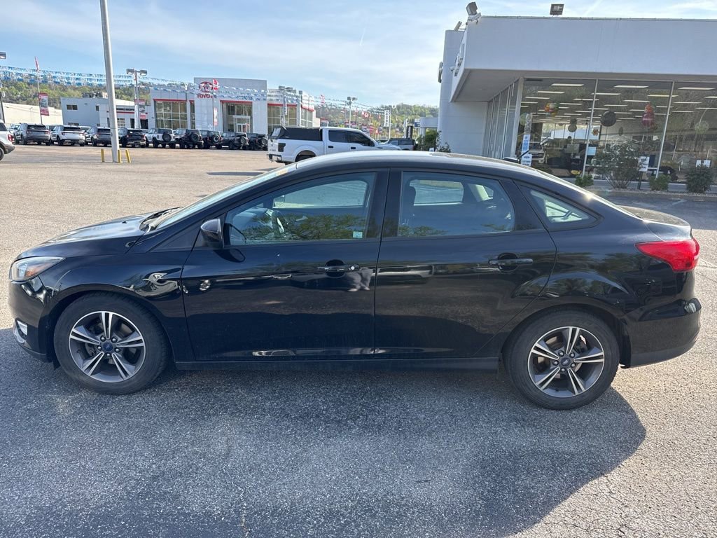 Used 2018 Ford Focus SE w/ SE Appearance Package image 6