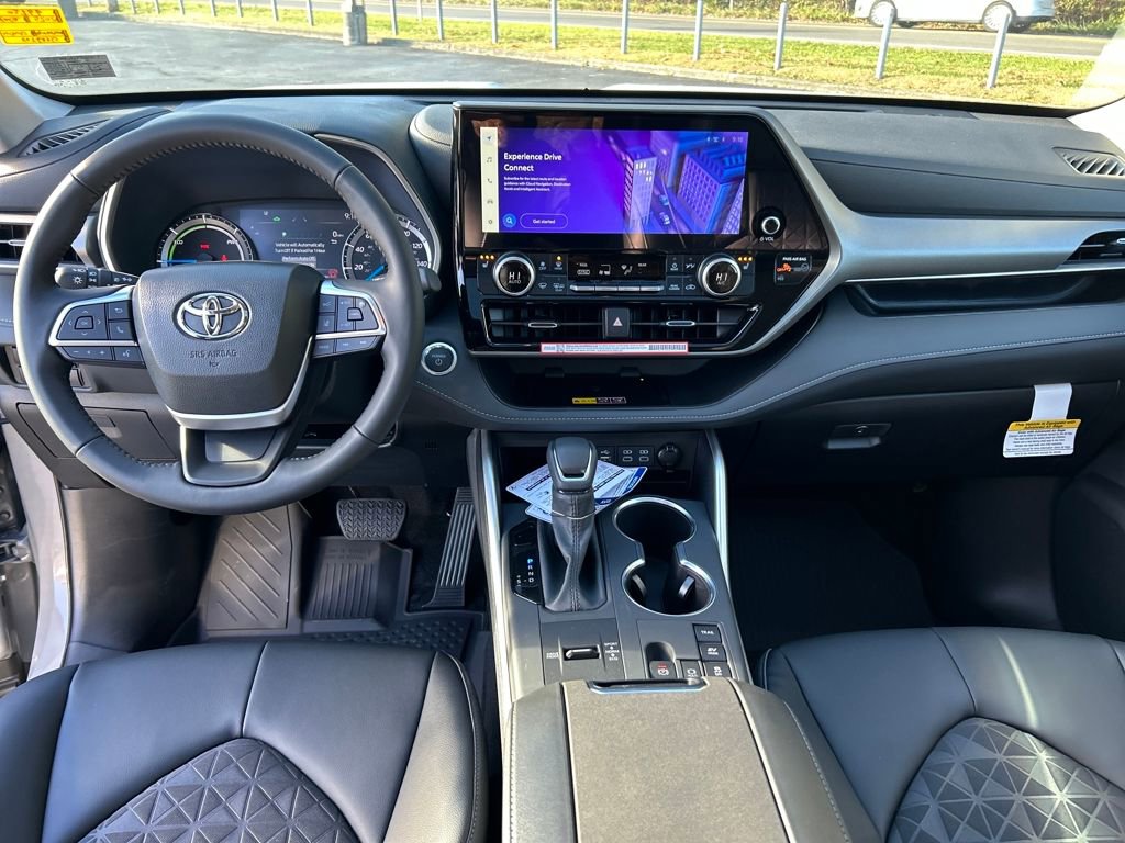 New 2025 Toyota Highlander XLE image 20